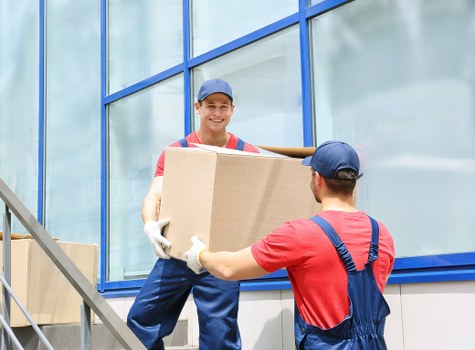 Moving truck service for Blackfriars residential and commercial relocations